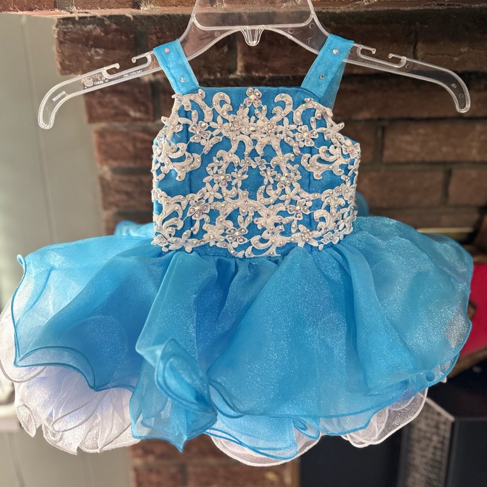 Sarah Taylor Blue & Whits Cupcake Pageant Dress 12-18 Months.
